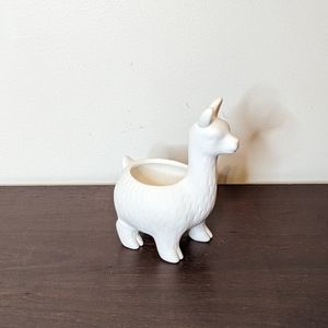 Kikkerland Lloyd the Llama Planter